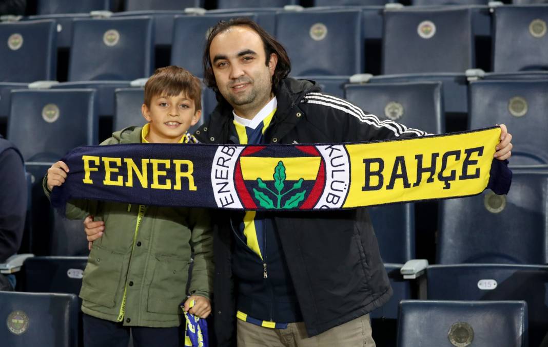 Fenerbahçe Fatih Karagümrük maçından çok özel fotoğraflar: Geri dönüş coşkusu tribünlere böyle yansıdı 10